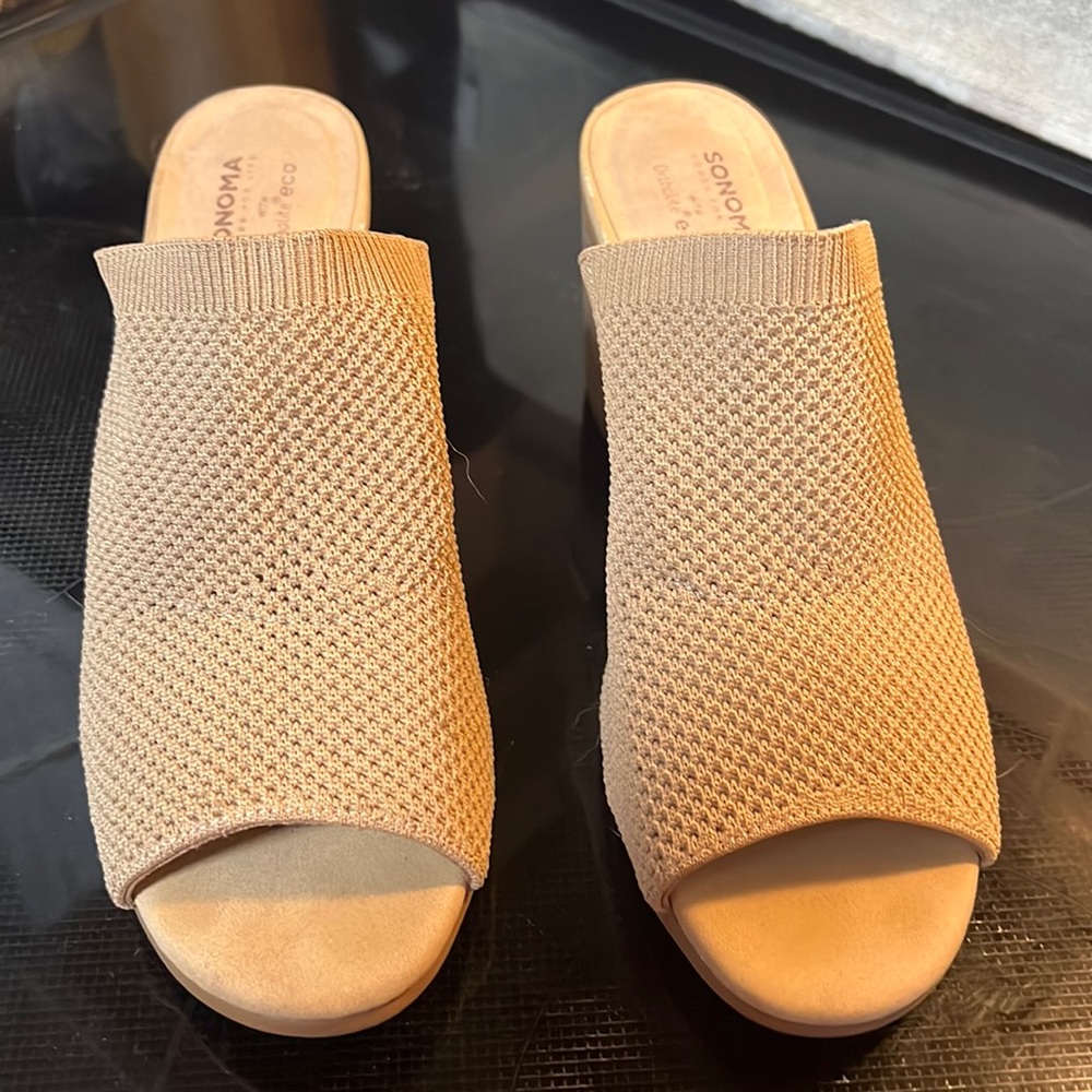 Women’s size 8.5 open toed heel sandal